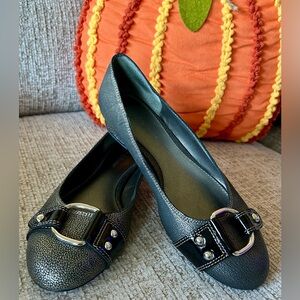 Chic Gray Women's Flats with Buckle Detail